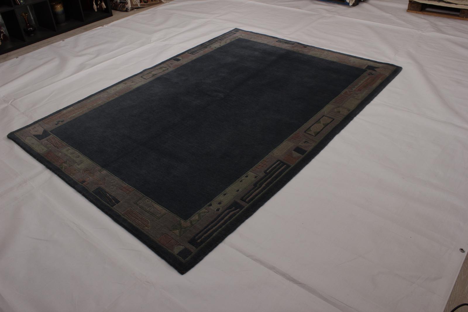 Handknotted Nepalese Wool Rug