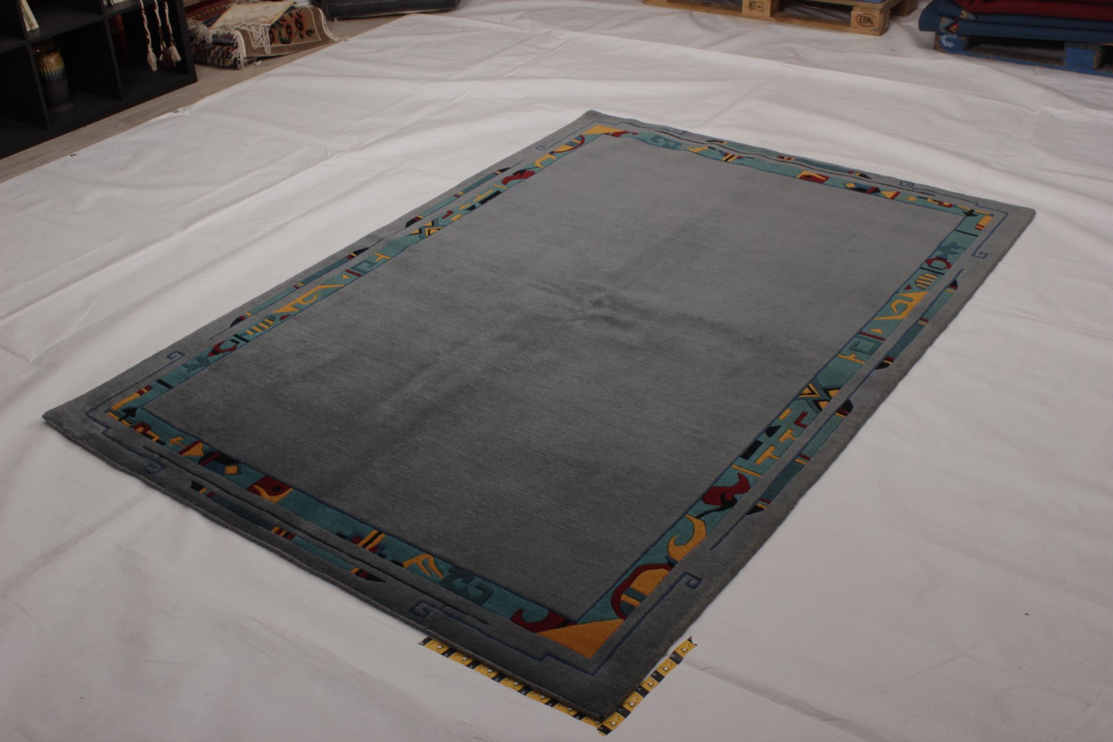 Handknotted Nepalese Wool Rug